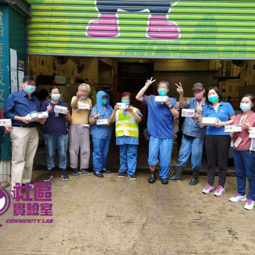 Distributing medical masks to cleaners at refuse collection points(English only)